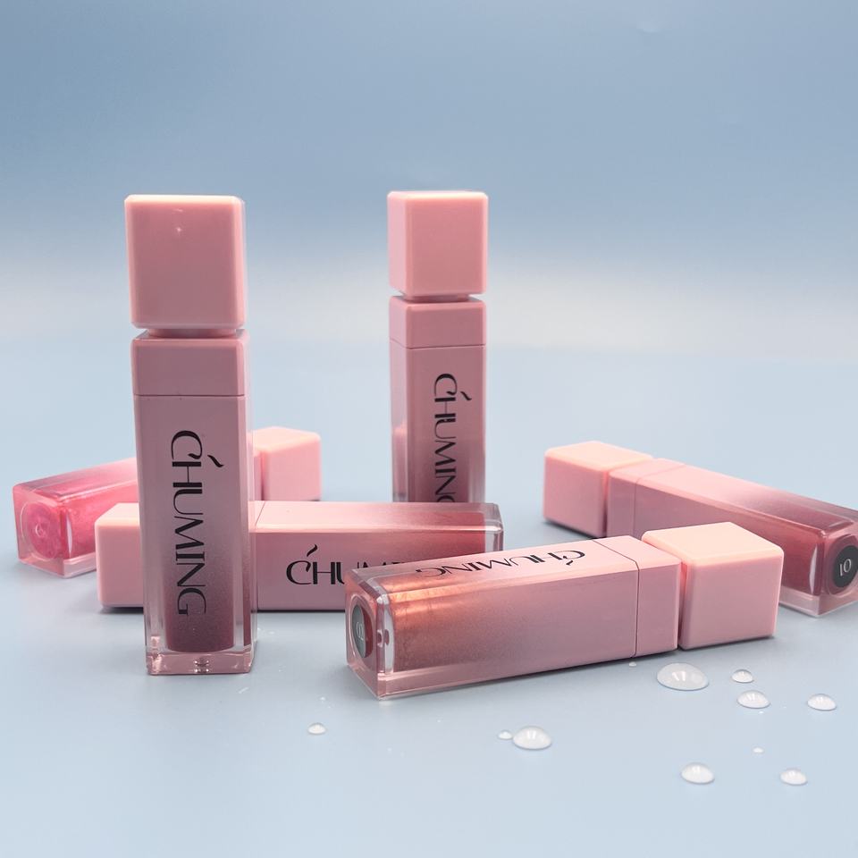 Lightweight Vegan Lip Gloss with Herbal and Mineral Ingredients Clear Shine Glass Lip Finish Moisturizing Liquid Form