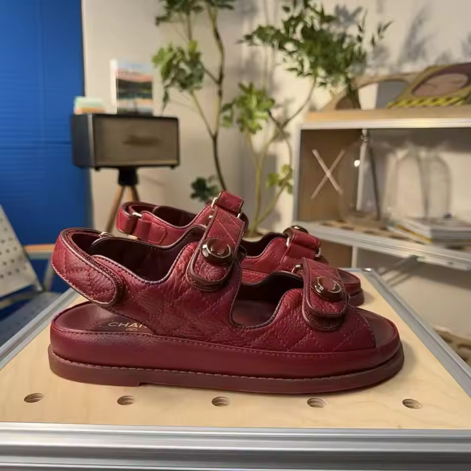 Women's Summer Flat Bottomed Peep Toe Leather Sandals Casual for Velcro Beach Shoes with Outdoor Style Fashionable Beachwear