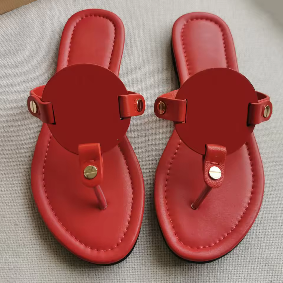 High Quality Luxury Women Genuine Leather Flat Sandals Designer Metal Accent Casual Outdoor Flip Flops